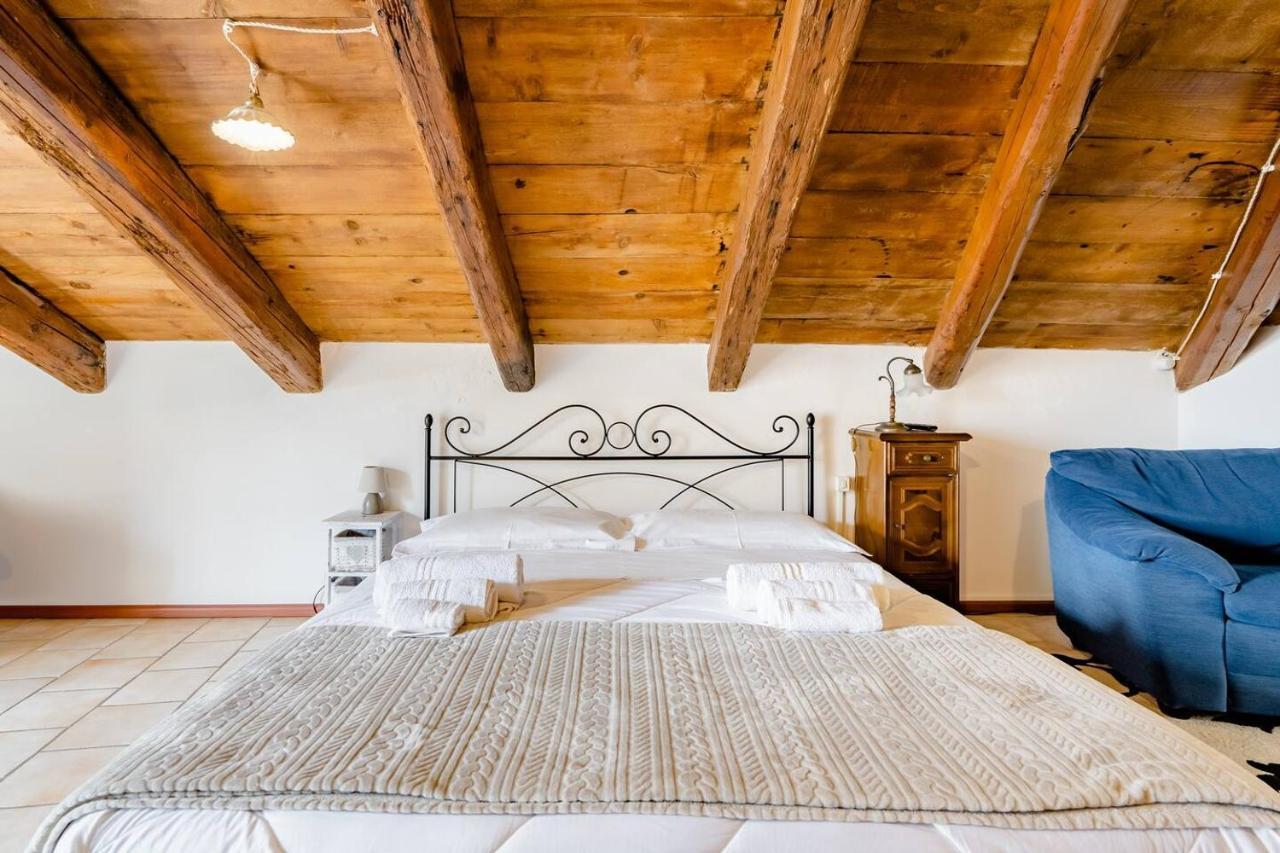 Mansarda Romantica "Il Nido Delle Rondini" กอนแวร์ซาโน ภายนอก รูปภาพ